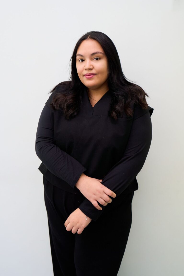 JULIAT MINGUEZ ESPINOZA Auxiliar de Clínica